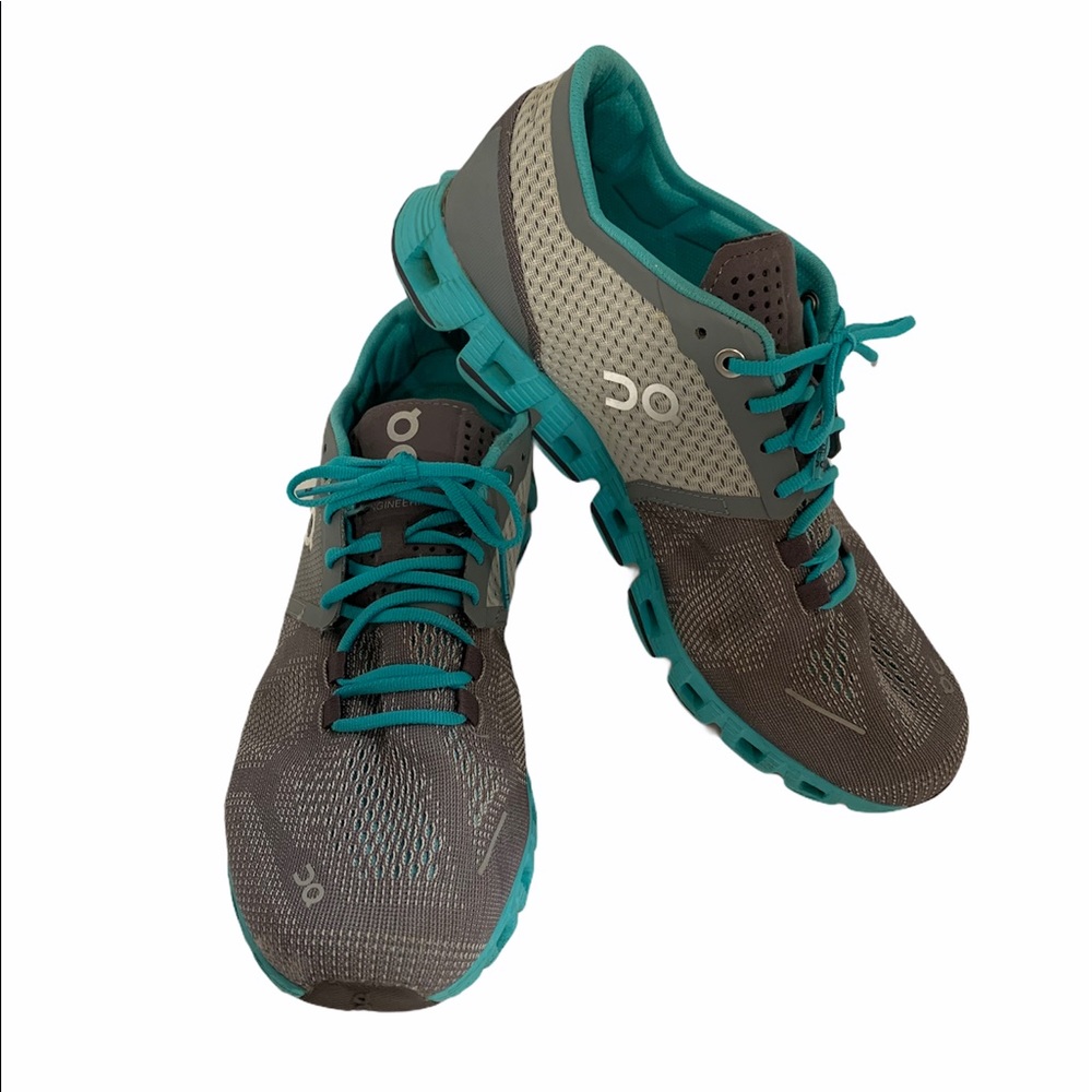 On clouds women’s size 7.5